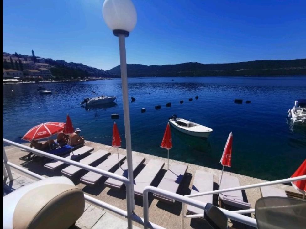 Apartmani Lezenic M Neum Eksteriør billede
